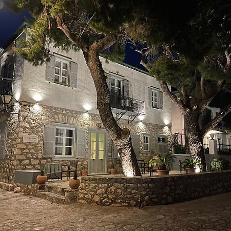 Piteoussa Hotel Хидра Екстериор снимка